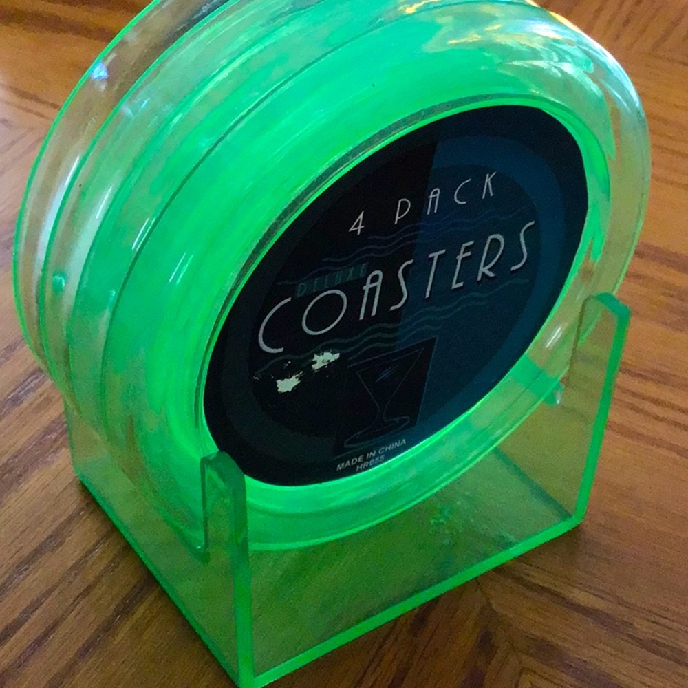 Set of 4 plastic coasters with holder
